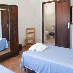 Zimmer mit Kingsize-Bett